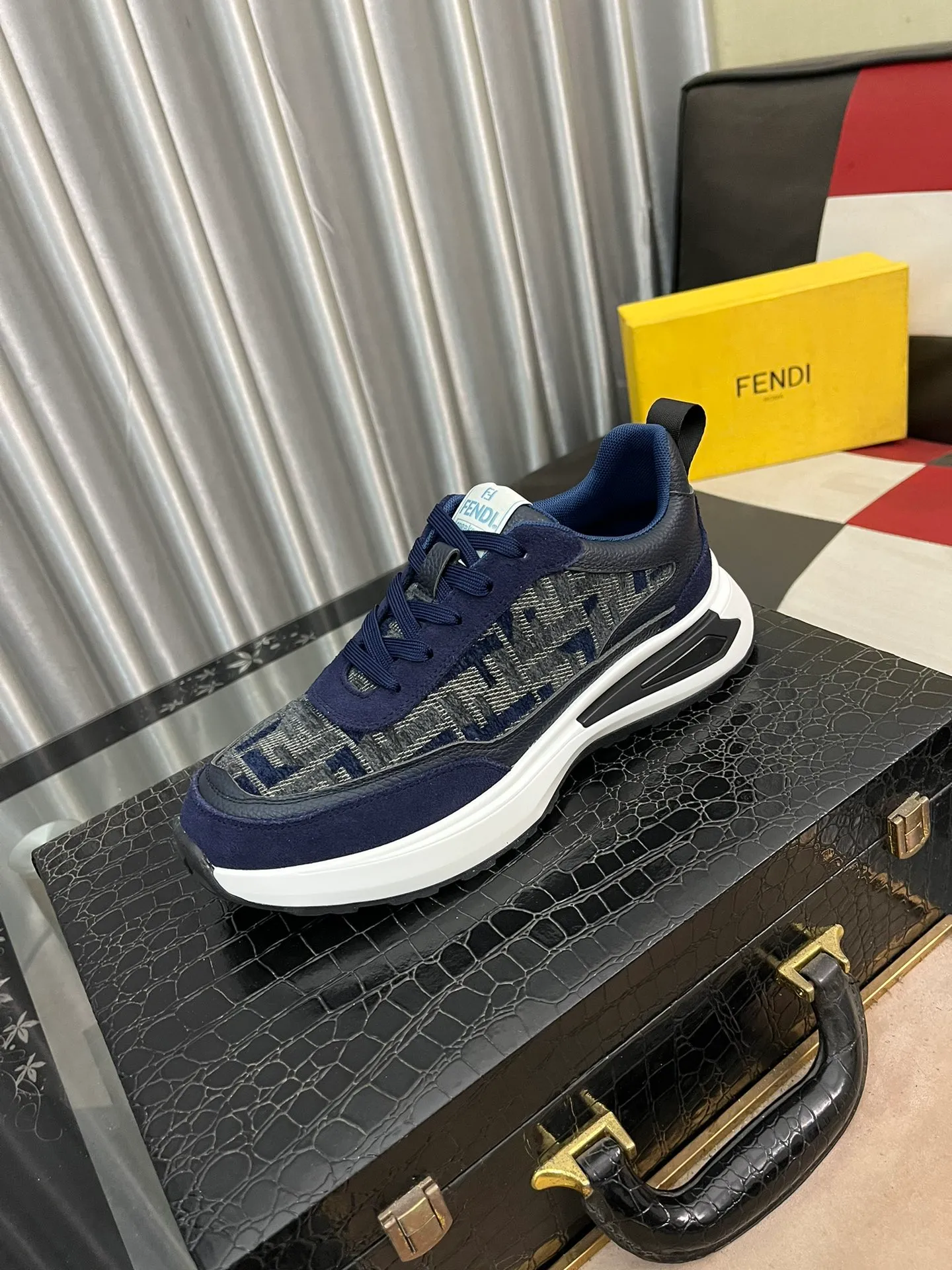 Men's Men's Shoes💰458⌚️⌚️[Fendi] Fendi's latest casual shoes for men! Available at counters simultaneously! Replica. The interior is made of top-grade sheepskin, and the original factory-supplied rubber outsole is used. Leading new fashion concepts. Matching code: 38-443️⃣Colors available